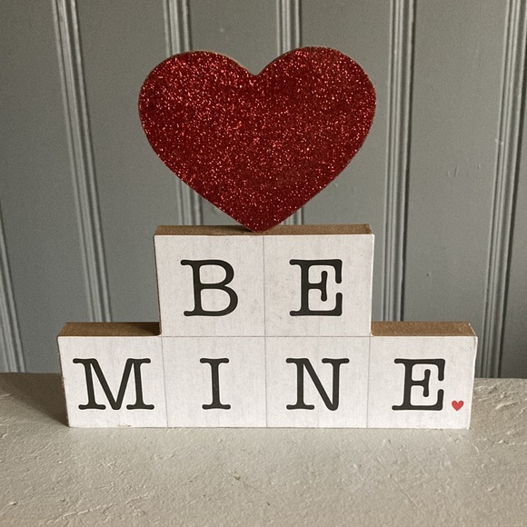NWT BE MINE Glittered Red ❤️ Stacked Block Letters Wooden Decoration Sign - Picture 9 of 9